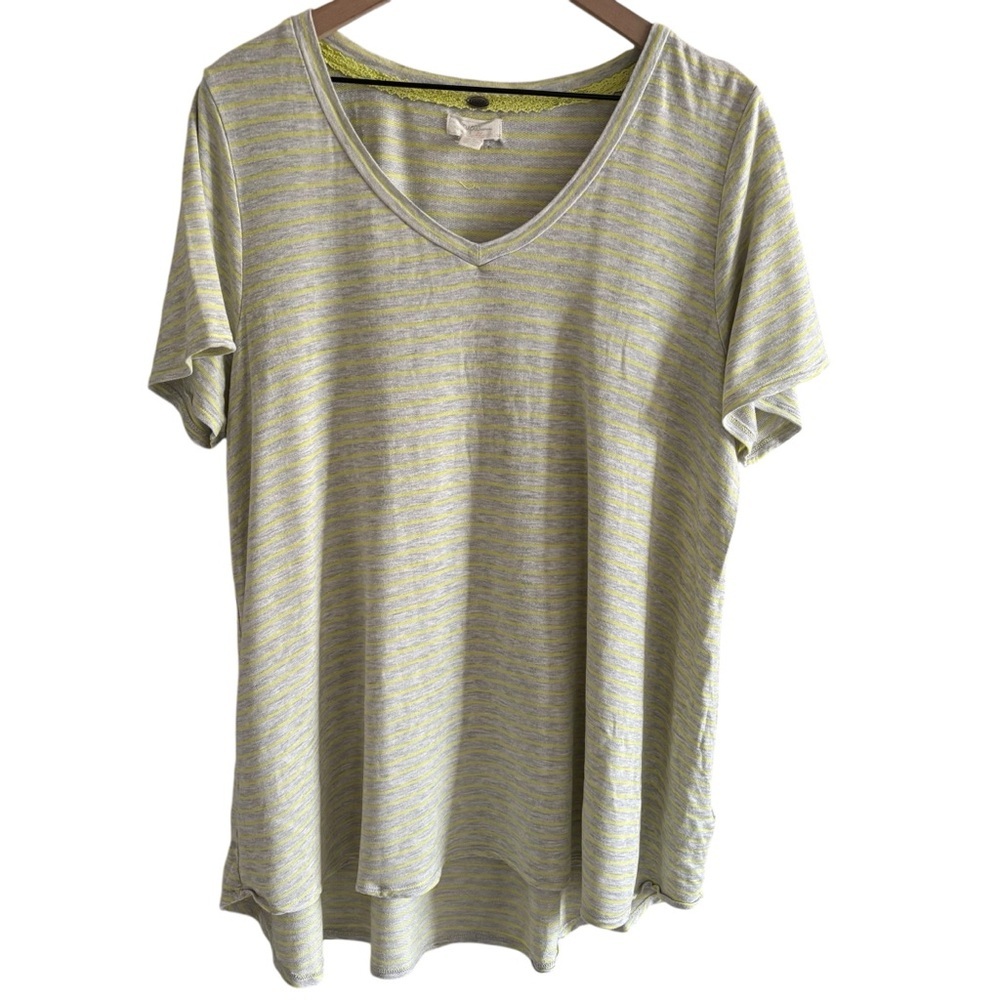 Cupio Striped V-Neck T-Shirt 2X Gray Yellow Short Sleeve Flowy Soft Knit Casual